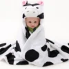 Multifunctionele Baby Fleecedeken Met Capuchon Stoere Koe! | Badcape Baby En Peuters | Deken Kinderen | Wikkeldeken | Dekentje Baby & Peuter 0-3 Jaar | Babydeken | Kraamcadeau | Babycape | Fleece Deken | Kraam | Maxi Cosi Deken | Dier | Doek