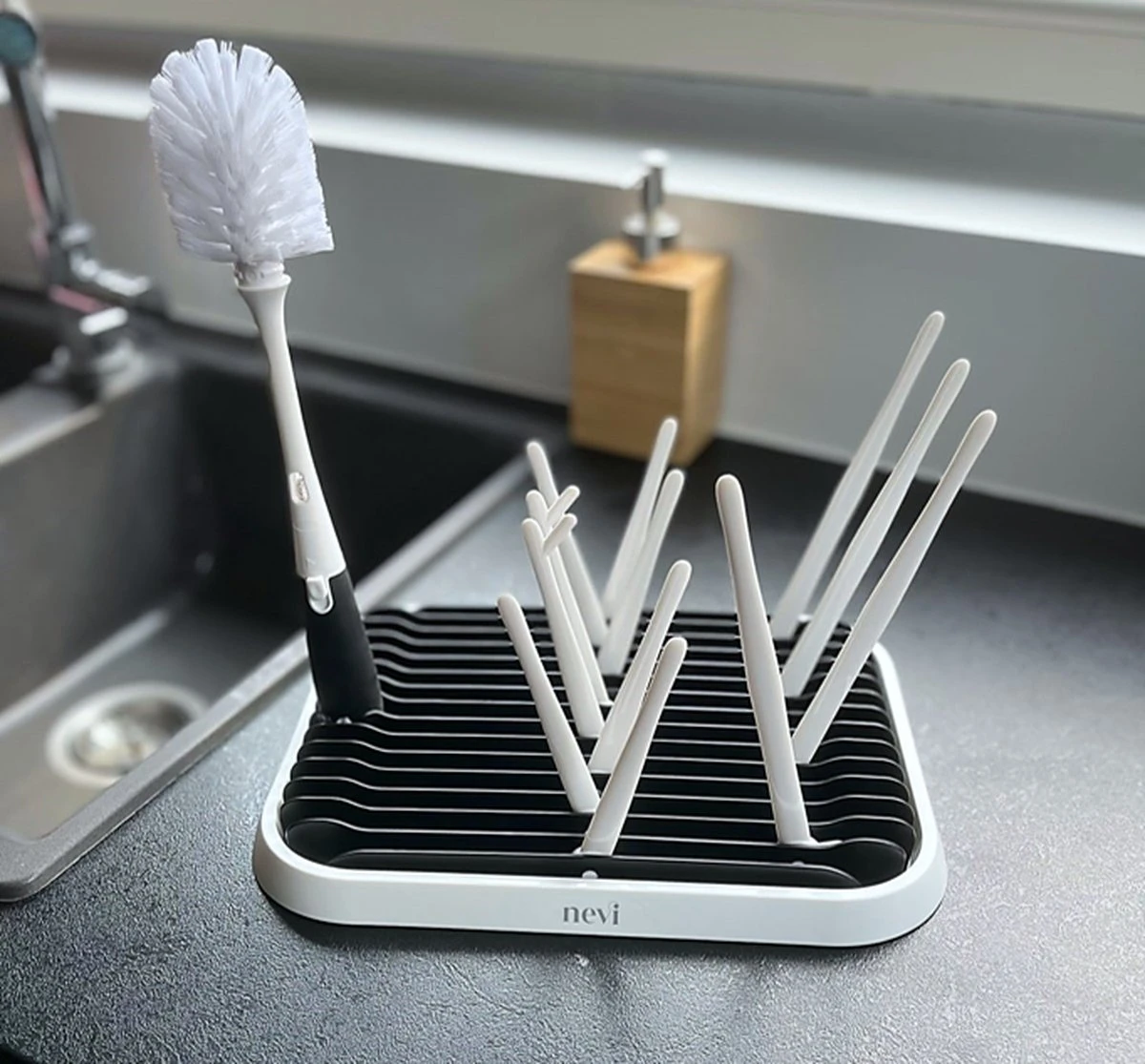 Nevi Afdruiprek Met Lekbak - Afdruipmat Voor 10 Flessen - Opvouwbaar Droogrek Babyfles - Inclusief Afwasborstel - Afbeelding 15