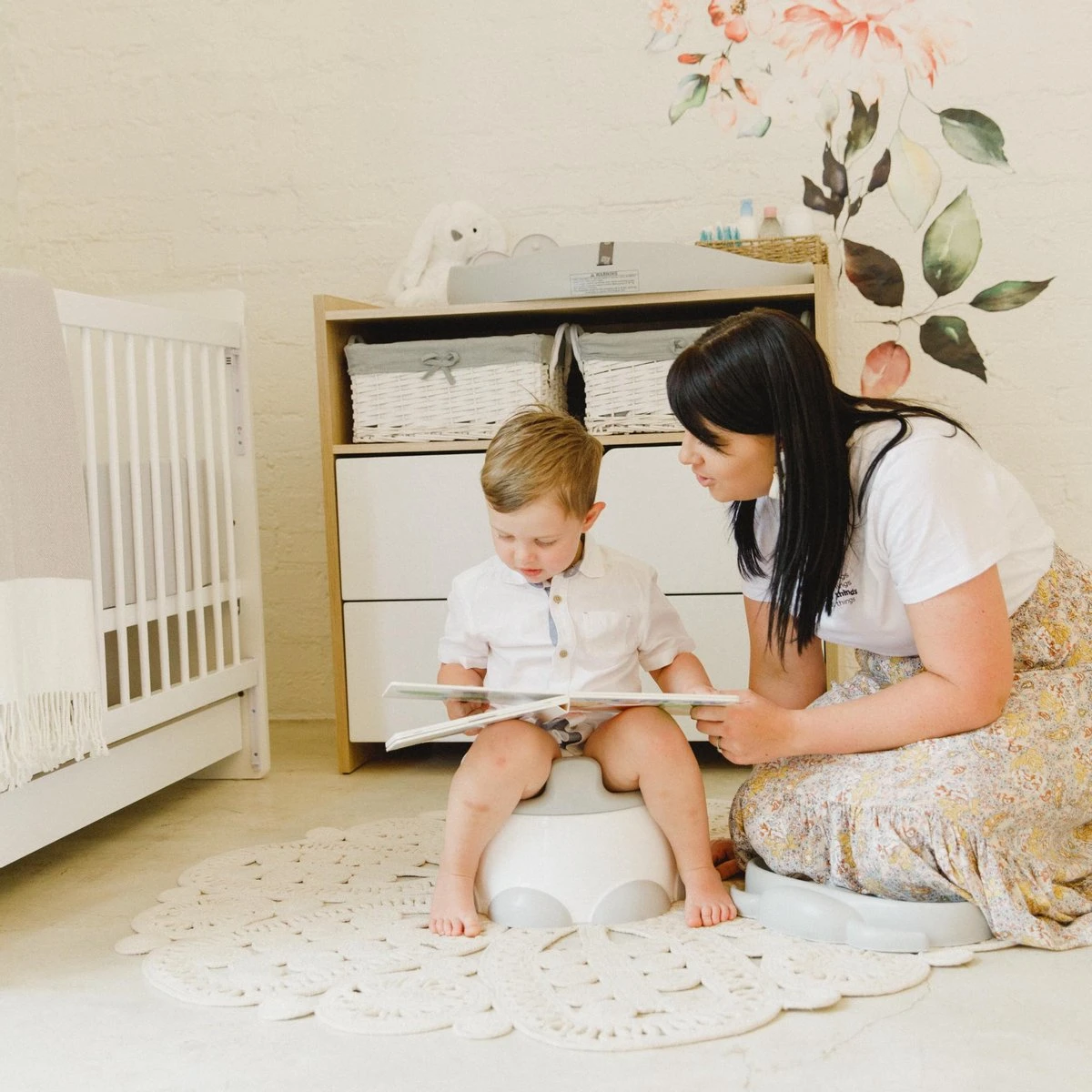Bumbo Step 'n Potty Powder Blue -Toilet Trainer- Brilverkleiner Met Opstapje -Toilet Bril Zitje - 3 In 1 WC Potje - WC Verkleiner - WC Zindelijkheids Training Voor Jongens/Meisjes - Urinoirs Voor Kind/Peuter Van 2 Tot 7 Jaar - Wit Met Blauw - Afbeelding 4