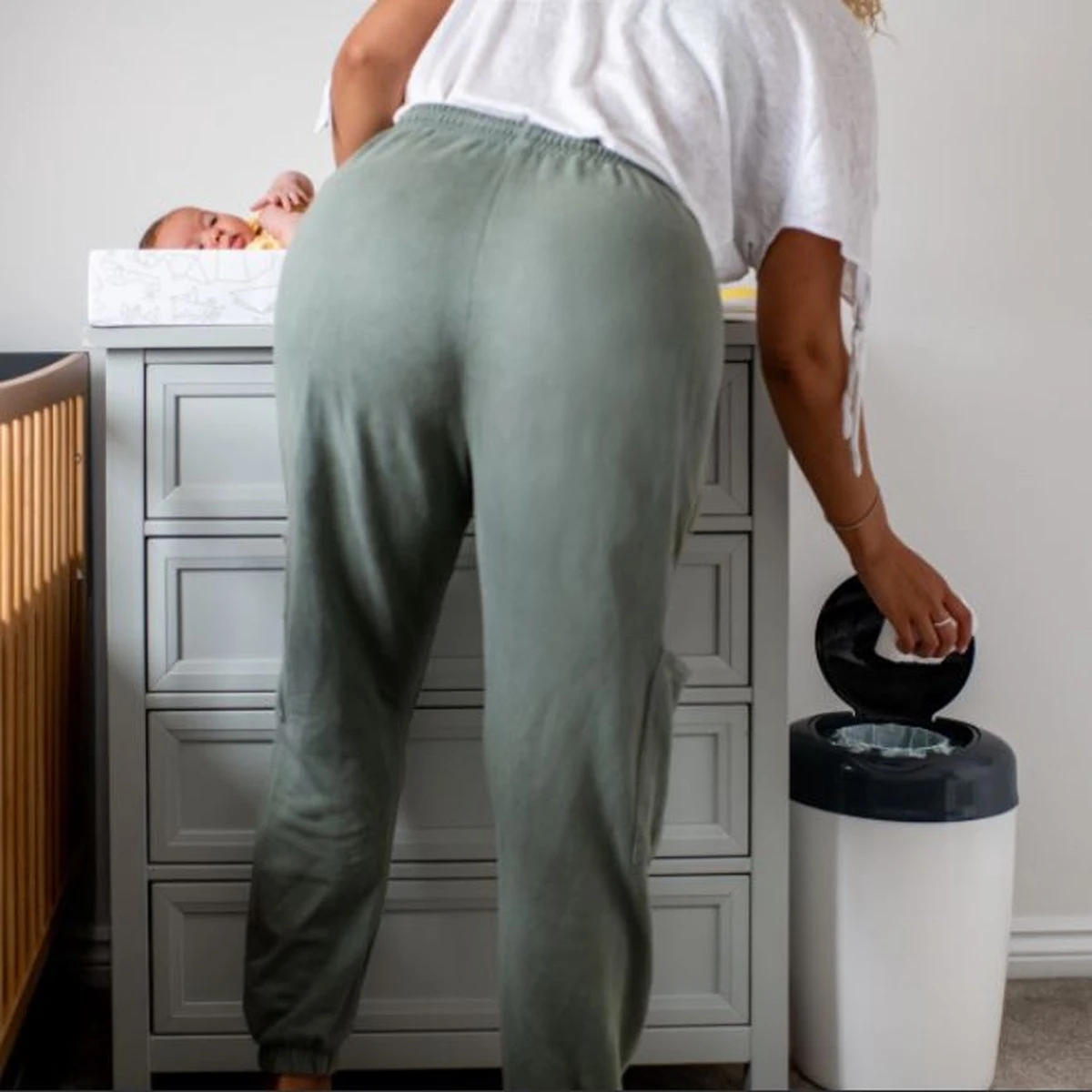 Tommee Tippee Simplee Sangenic Luieremmer, Milieuvriendelijker Systeem, Inclusief 1 Navulcassette Met Duurzaam Geproduceerde Antibacteriële GREENFILM, Grijs - Afbeelding 5