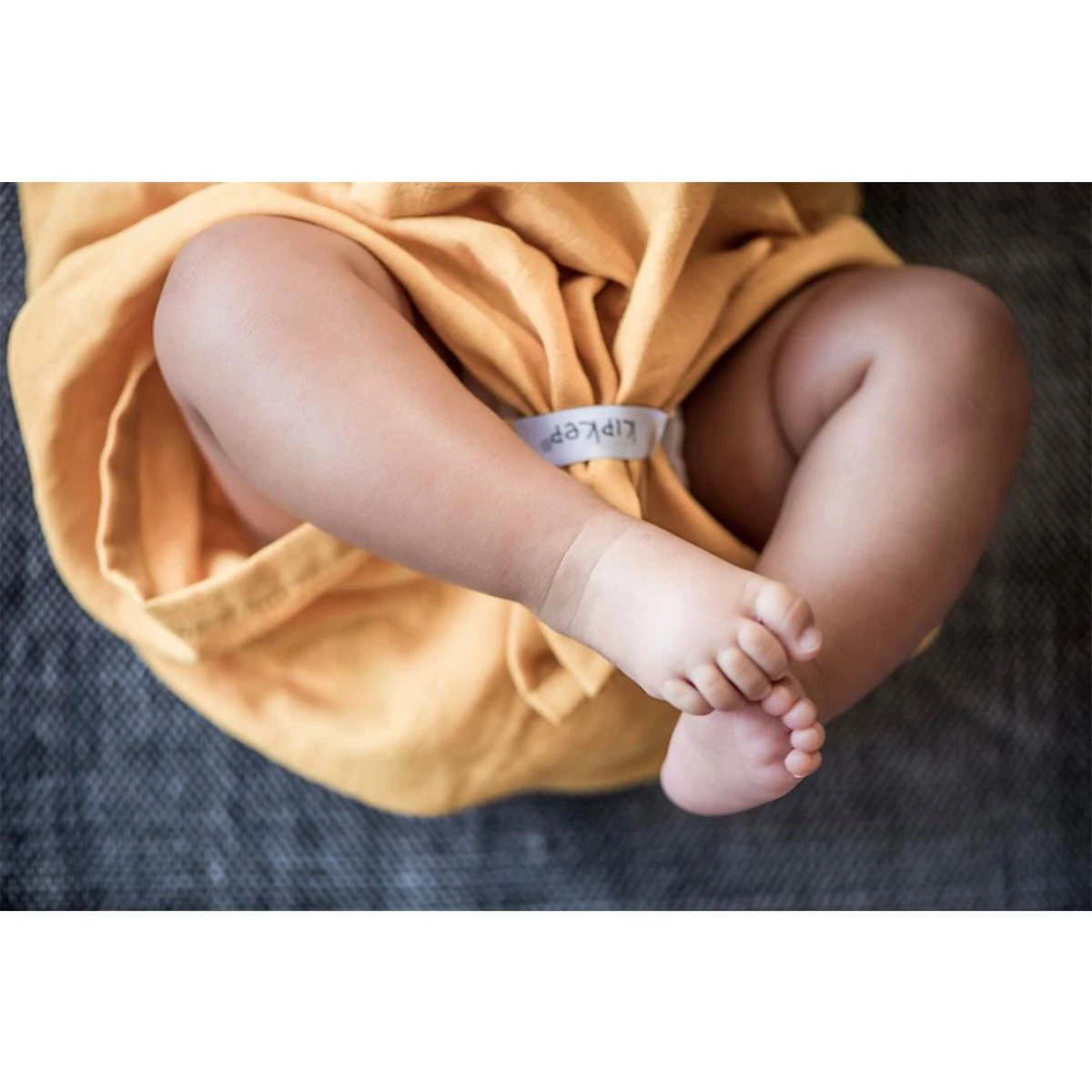 KipKep Blenker Hydrofiele Badcape - Maat 100x70cm - Little Bees Geel - Afbeelding 5