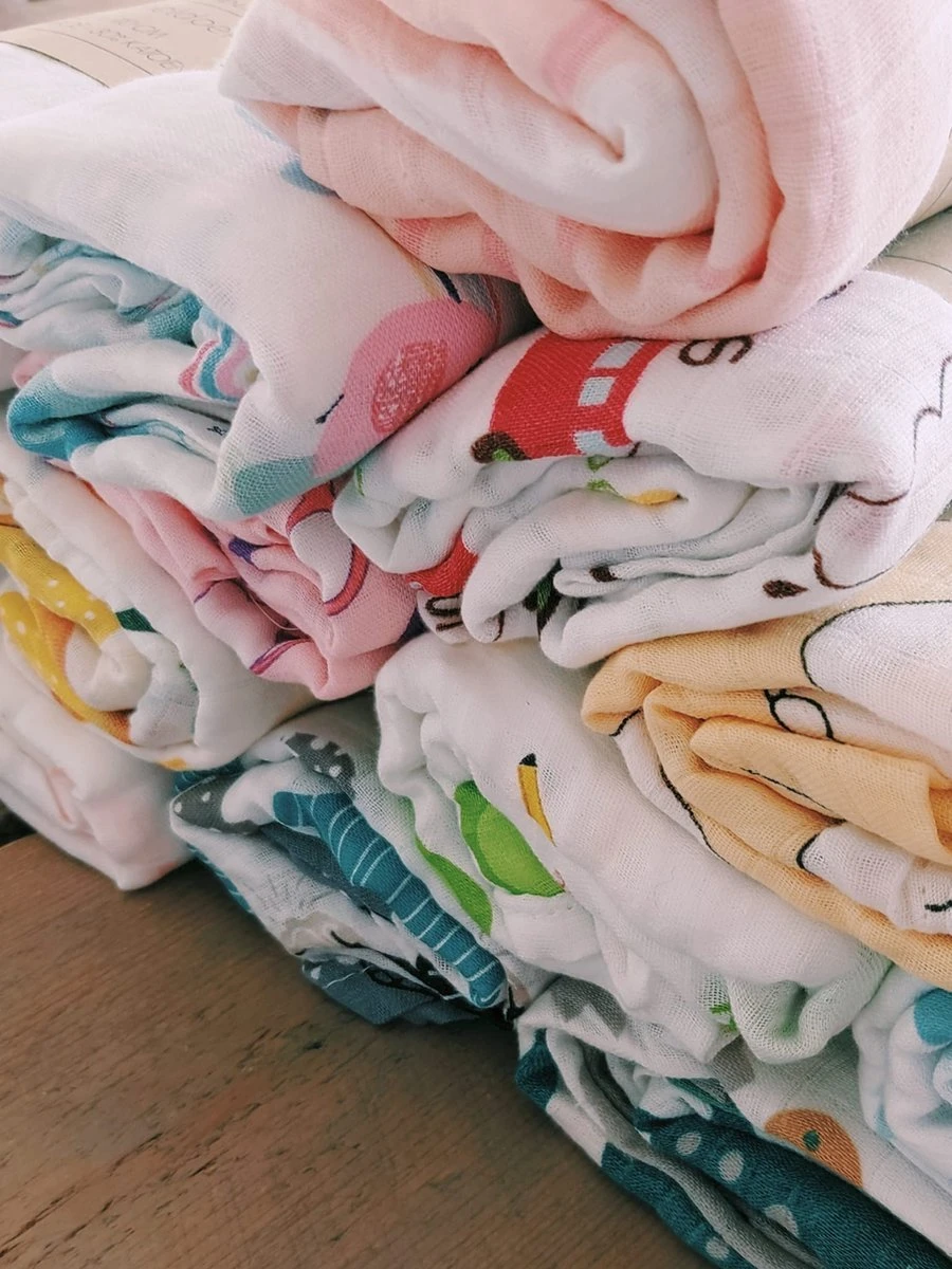 XL Eco Vriendelijk Bamboe - Hydrofiel Doek / Swaddle Blue Whale - 120 X 110 Cm - 70% Bamboe, 30% Biologisch Katoen - Inbakerdoek - Swaddle - Hydrofiele Doek - Inbakerdeken - Hydrofiele Luier - Multidoek - Ecobabyshop - Walvis - Mint Groen - Baby - Afbeelding 3